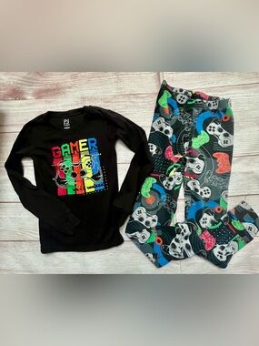 Place Kids Black 'GAMER' Pajama Set with Multicolor Print size 7